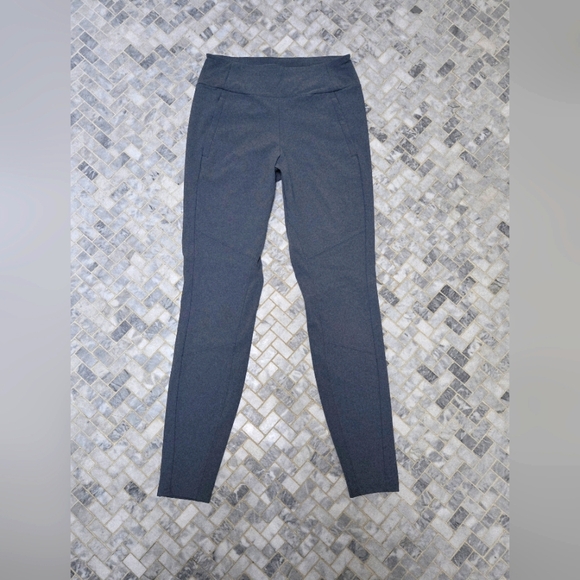 EUC Athleta Headlands Hybrid Cargo Tight, Size 10 Tall - Picture 1 of 3
